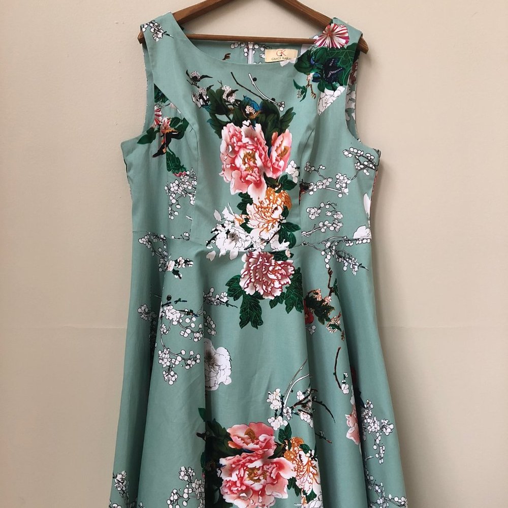 beautiful retro-style circle dress